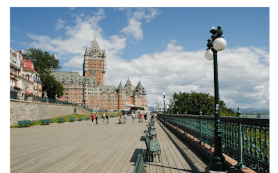 Personalized private tour of Quebec City with a local